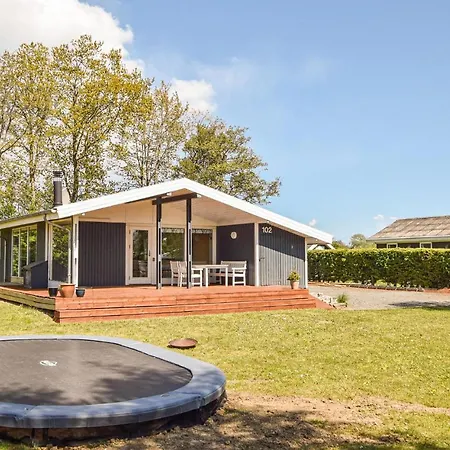 4 Bedroom Cozy In Juelsminde 度假居