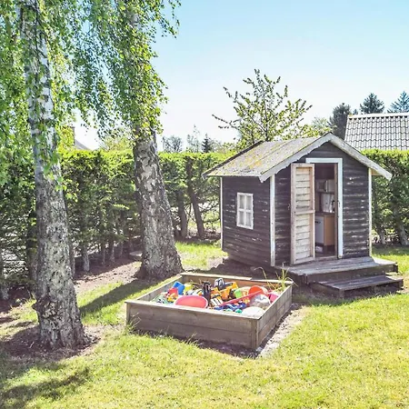 4 Bedroom Cozy In Juelsminde 度假居 *